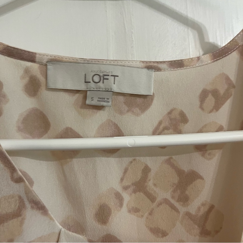 LOFT Beige and Cream Sleeveless Top - Picture 2 of 9